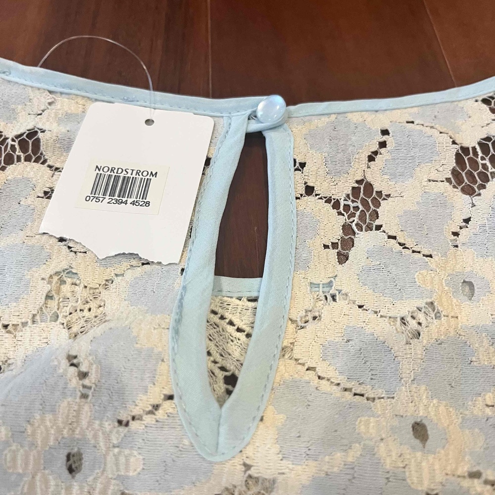 New Lush Nordstrom Light Blue Cream Embroidered Cropped Top Blouse Boho Sz S - Picture 4 of 10